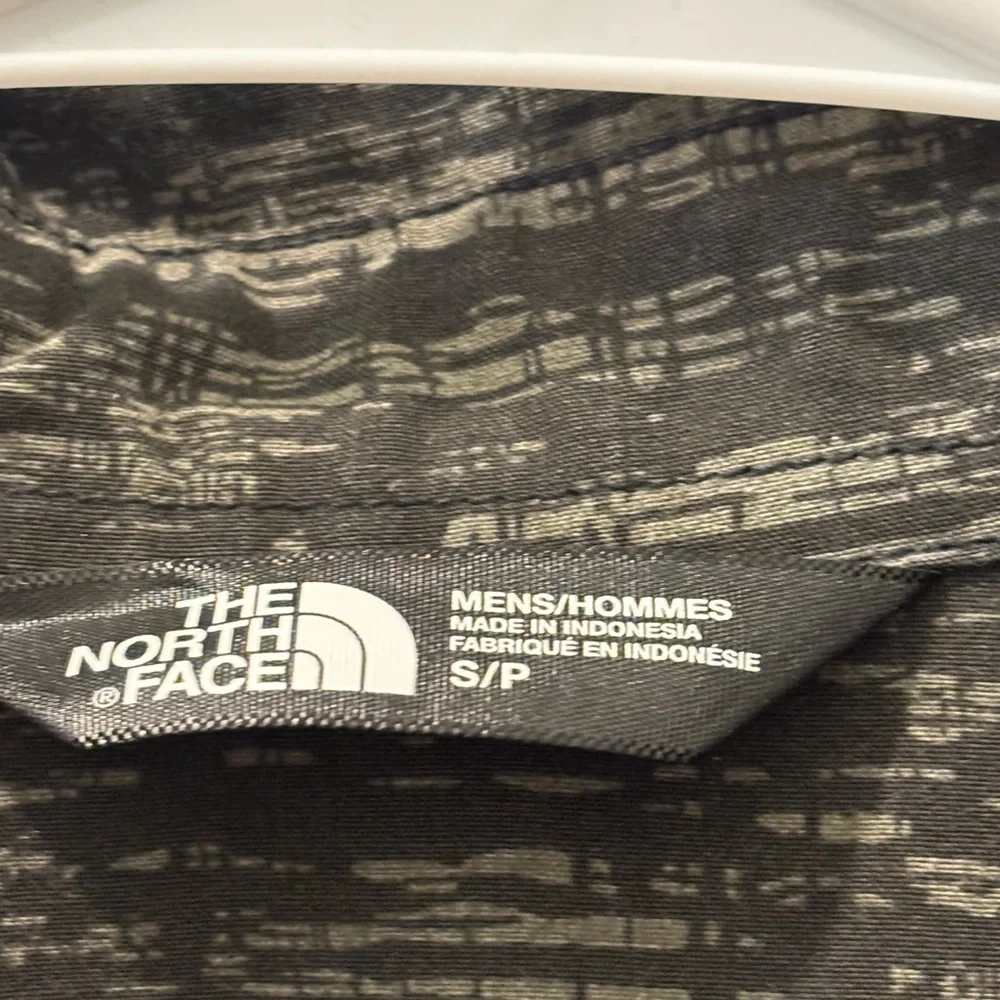 The North Face‎ Black and Gray Patterned Button Down Shirt